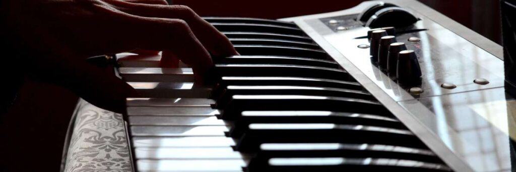 Find out if you can Learn Piano on a MIDI Keyboard! Dive into this comprehensive guide and hit the right note every time. Your journey to becoming a keyboard virtuoso starts here.